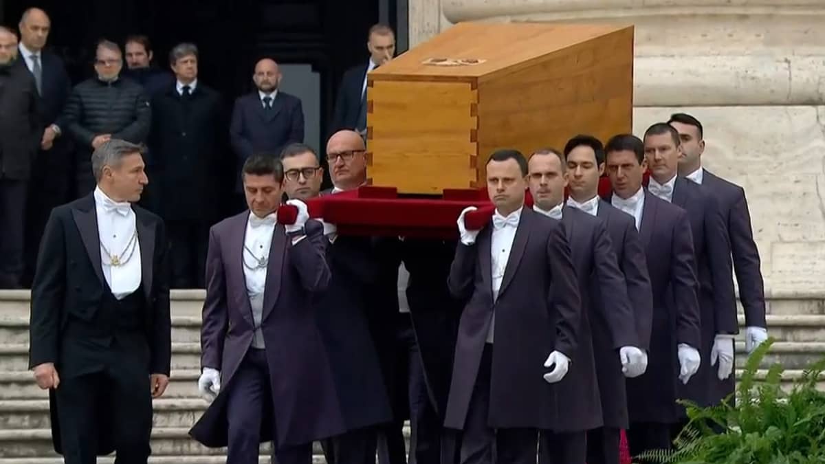 Uitvaart emeritus paus Benedictus XVI | NPO Start