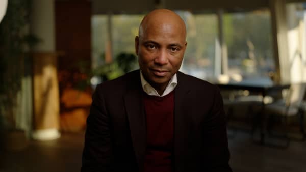 Officieel NPO-beeld van Suriname - 50 jaar zorg en hoop