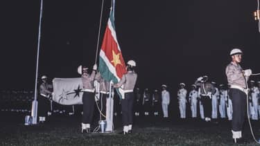 Klik hier om NOS Suriname 50 jaar onafhankelijk van 25 november te bekijken.