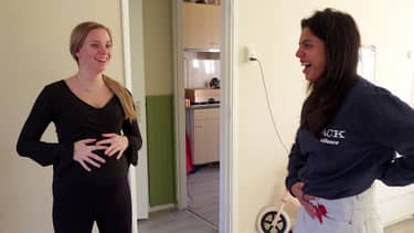 Vier Handen Op Eén Buik