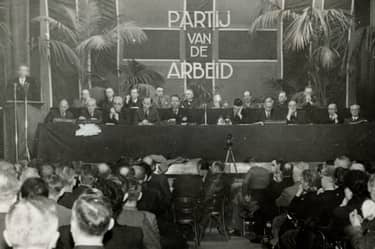 Klik hier om Andere Tijden Kort van 5 december te bekijken.