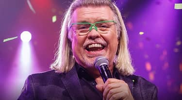 Klik hier om Sterren NL herdenkt van 29 november te bekijken.