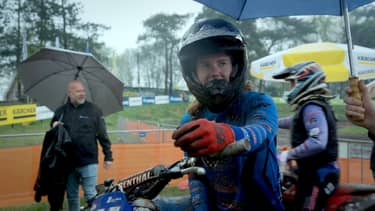 Vol gas door de modder