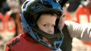 Vol gas door de modder