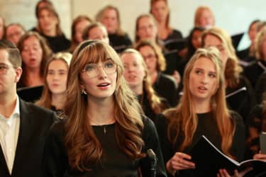 Klik hier om Nederland zingt van 2 mei te bekijken.