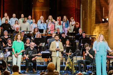 Klik hier om Nederland zingt van 25 april te bekijken.
