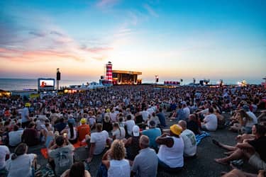 Klik hier om Concert at SEA van 11 juli te bekijken.